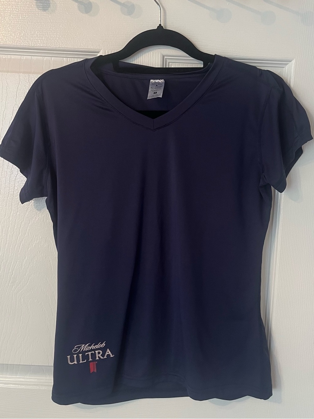 Michelob Ultra Women’s Performance V-Neck Athletic Tee Navy Medium